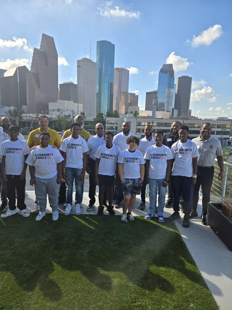 TinaLMatthews1's tweet photo. Special shout out to Alpha Phi Alpha and @BBBSLA for pouring into our young men this morning. I appreciate all of you. Your dedication, compassion, and support is what's needed to make a difference. #BiggerTogether #BuildThemUp #SupportMatters https://t.co/pLgjSNLsDF