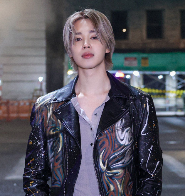AboutMusicYT's tweet photo. 'Who' by Jimin becomes the best selling kpop song in the US in 2024. https://t.co/7d8aqaLdi1