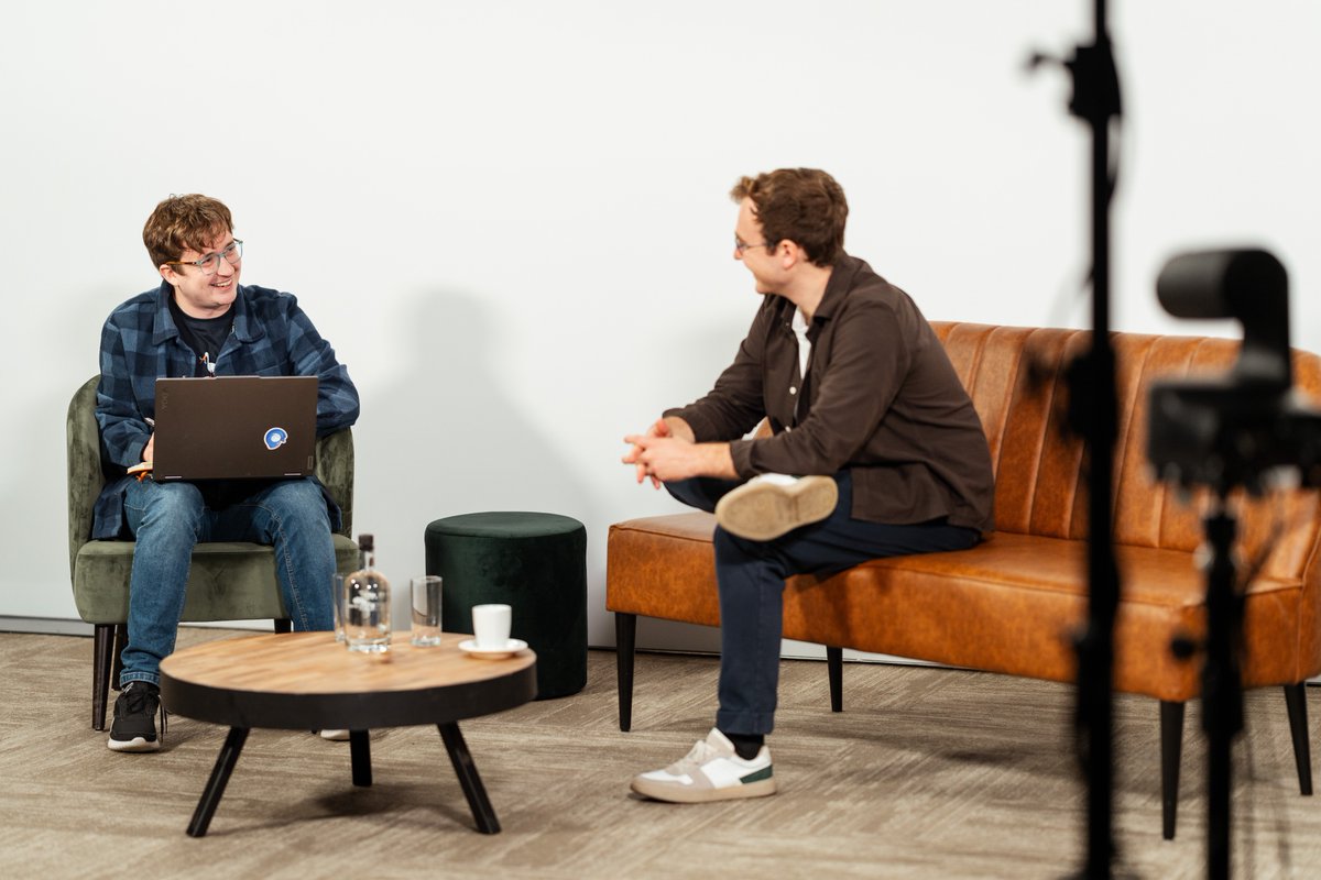 Day 2 of #UbuntuSummit was a celebration of creativity, engineering, and groundbreaking open-source innovation.

This year is especially meaningful as we celebrate #Ubuntu20years, and we marked the occasion with a group photo featuring hundreds of attendees and some fun