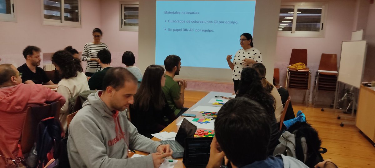 fespm_es's tweet photo. @SAPMciruelos @asunflowers @CcBcnMvd Seguimos con los talleres:  “Investigamos y descubrimos matemáticas con los cuadrados de colores II” (Segundo y Tercer ciclo de Primaria), con Ana Rosa Díaz y Nila Pérez https://t.co/YUkJbCa4vY
