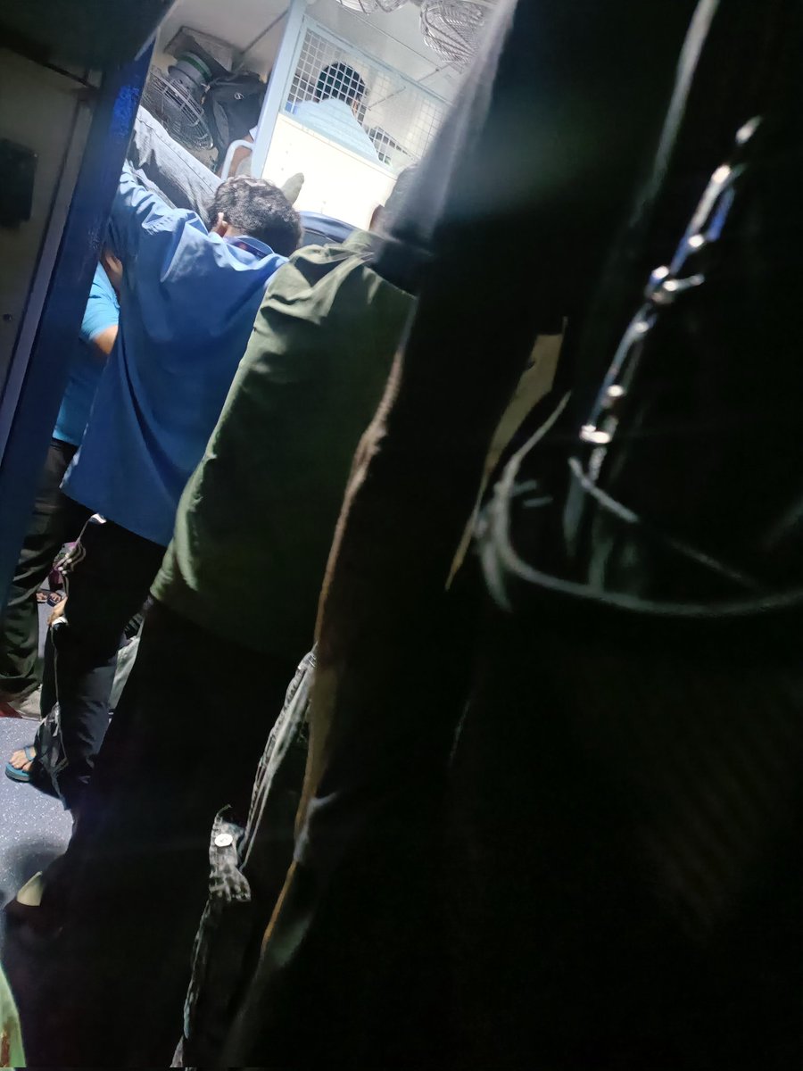 crbarwal's tweet photo. Train no. 12903 ke S3 Coach me 80 passenger seat ka alava 100 log or bhi chade hue h, jiske Karan toilet bhi nhi ja sakte or agar koi saman chori ho jata h to uski jimmedari kiski rahegi? 
@RailMinIndia @rpfvadodara @rpfwr1 https://t.co/Xdtaq6OuKJ