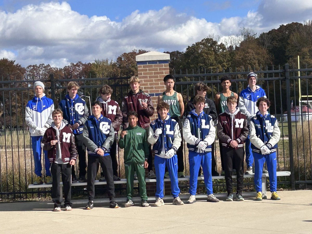 Lakeland All-Region Medalist at the 2024 Regional Championships in Royal Oak 
🏅Gavin Johns 4th 16:26
🏅Ayden McDonald 5th 16:27
🏅Mattthew Verellen 7th 16:31
🏅Jacob Kasidlo 8th 16:32 
🏅Michael Nivala 15th 16:47

Lakeland’s top 5 = All Region. 
#PrideandTradition