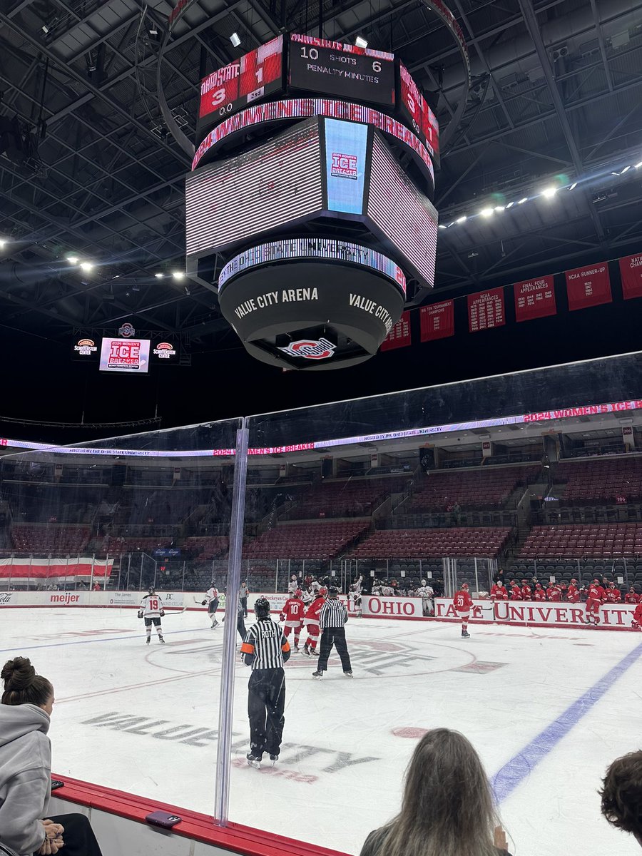 blockohockey's tweet photo. Joy Dunne nets one with 0.6 seconds left in the period to take a 3-1 lead!!! https://t.co/BO7mIMlwVd
