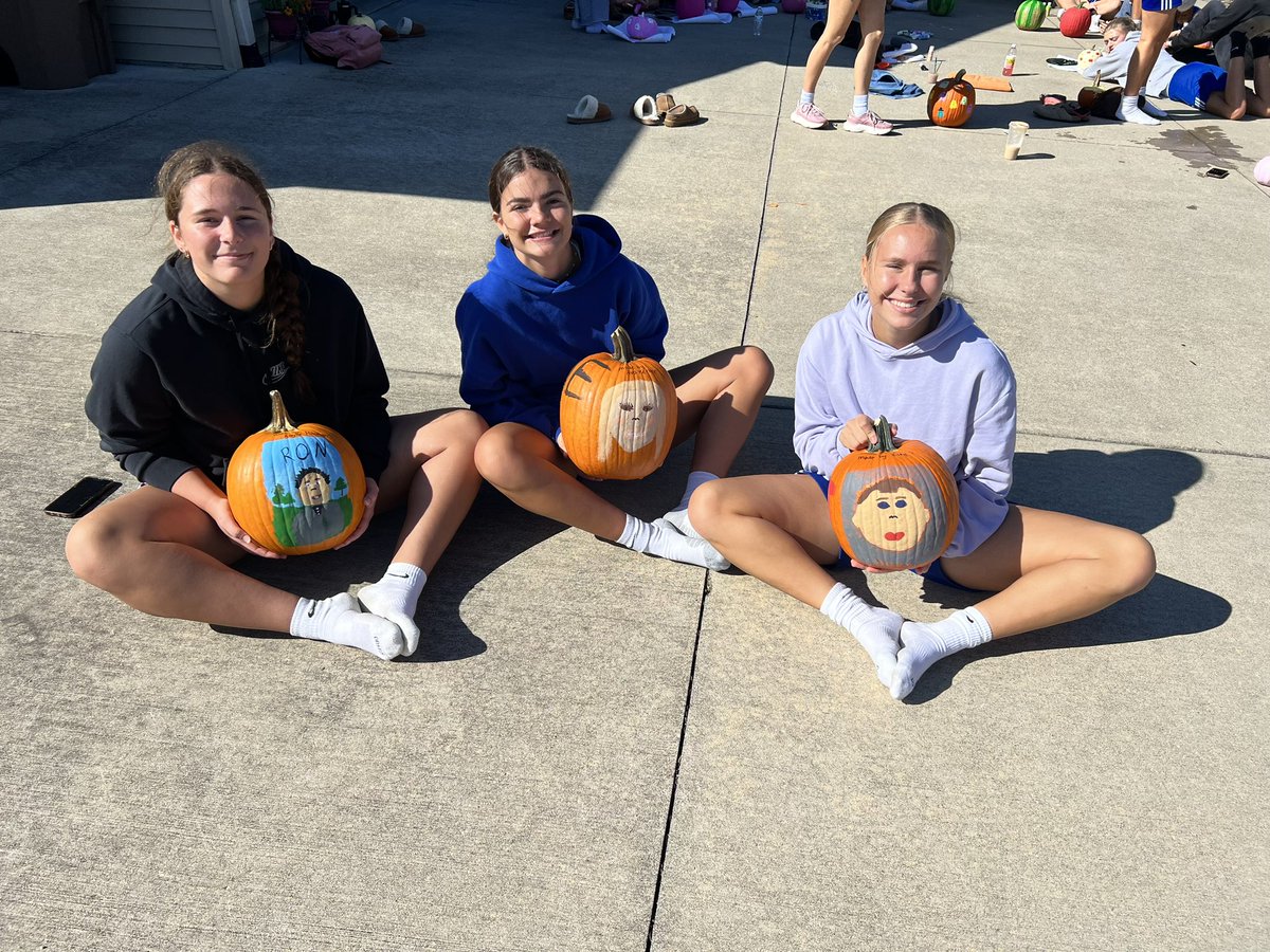 Bull Dogs enjoying some pumpkin decorating after this morning’s practice. Three of those pumpkins (supposedly) resemble some of the coaching staff! 😂