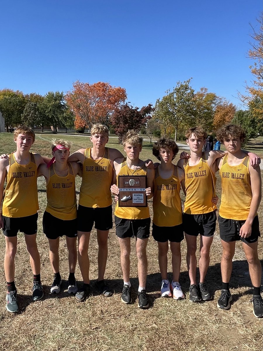 bvhs_tigers's tweet image. Boys XC is your Regional 3 runner up!!