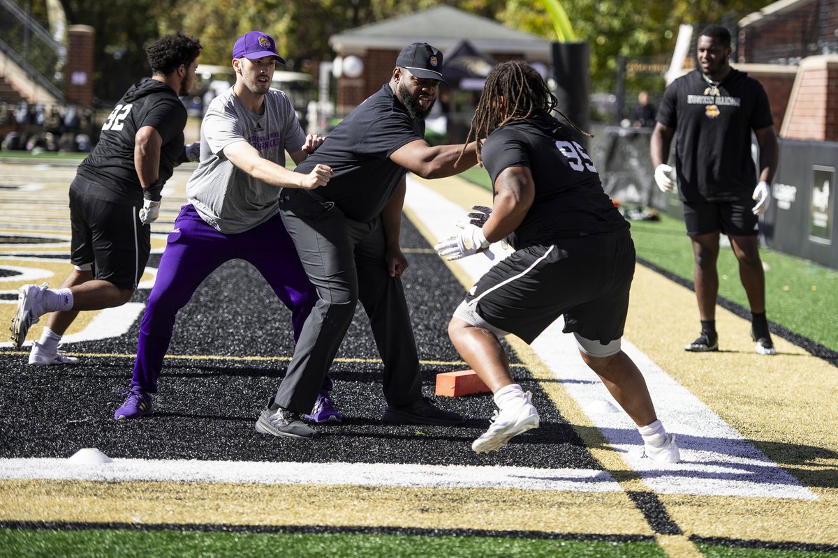 WIUFootball's tweet photo. Pregame frames 📸

#GoNecks | #OneGoal | #ECI https://t.co/z8hM3QGMex