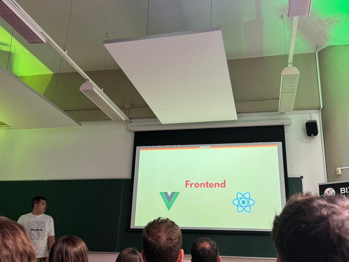 ManuRGDev's tweet image. Primera charla superada en un evento que siempre me ha tratado genial como asistente y aun mejor como ponente. Gracias @BiznagaFest @Carlillo por todo el apoyo, me llevo una experiencia increíble a casa #BiznagaFest2024 #biznagafest24 y gracias a @MyWorldLab por su apoyo ❤️