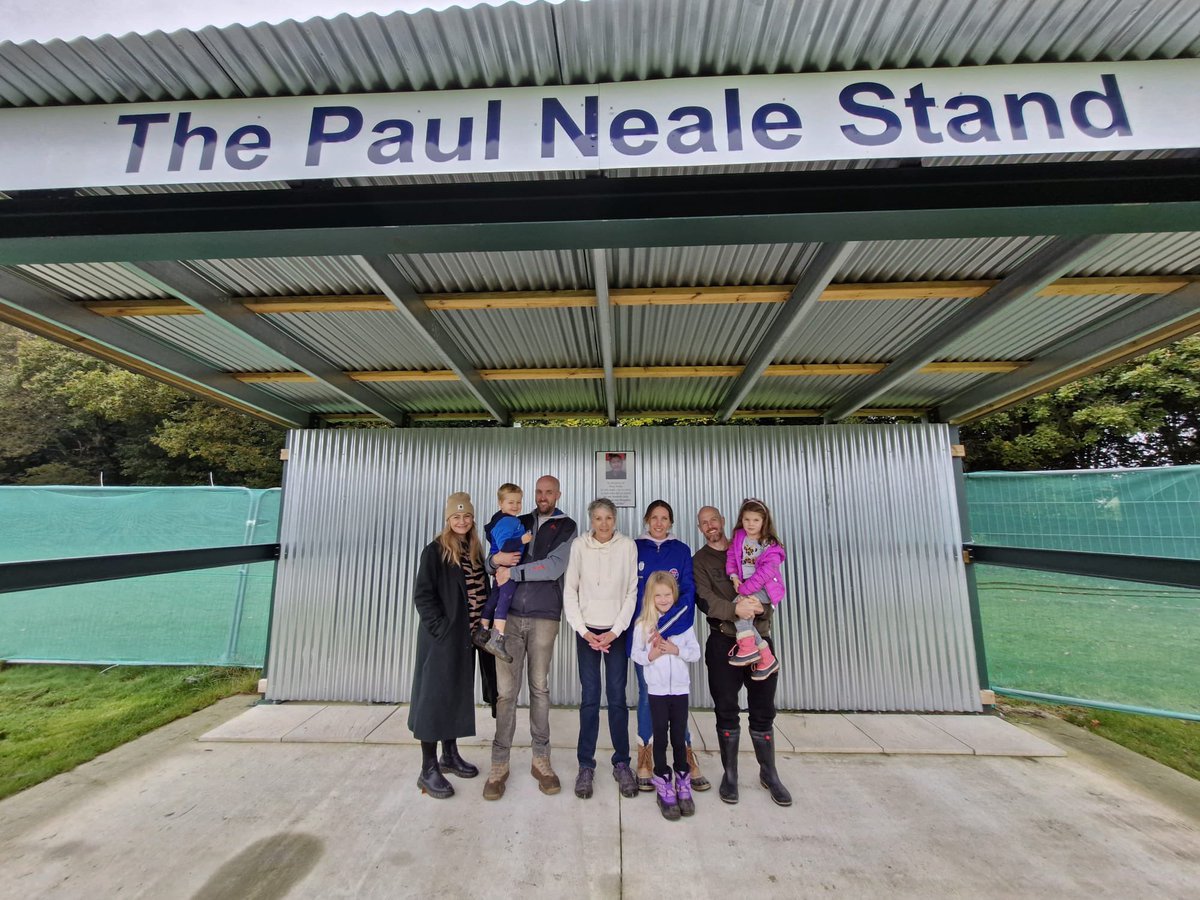JARVISBROOKFC's tweet photo. Before our Groundhop game we held the Paul Neale Memorial Game.
JBFC Legends 4-1 Nealers All Stars

Wonderful to see so many returning players and a great way to remember Nealer.

Thank you all who supported this event 💙💙💙

#memories #legend https://t.co/4GjqknfAhJ