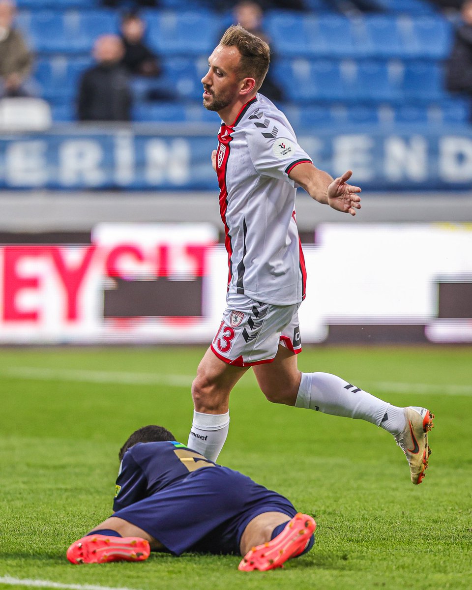 Samsunspor's tweet photo. Zaferi getiren gollerimizin ardından... 📸
⚽️ 68’ , 77’ #CarloHolse
⚽️ 71’ #SonerAydoğdu
⚽️ 86’ #FlavienTait
#KASvSAM #Samsunspor https://t.co/Sc7jbIi7HZ