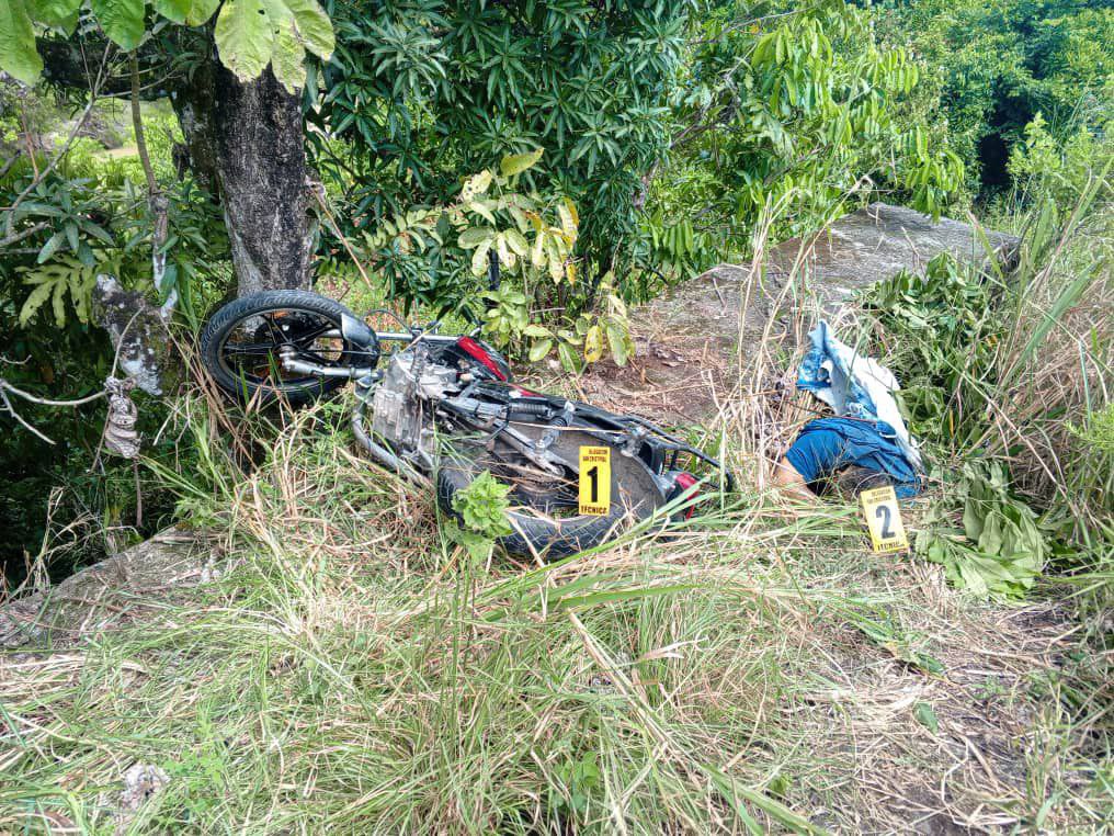 madeleintlSUR's tweet photo. Sabes que es falso, Edwin no fue detenido. 

Sufrió un accidente cuando iba rumbo a su casa ubicada en el Piñal. Su moto impactó contra un árbol. 

Las evidencias hablan por sí solas y el examen forense, testigos y testimonios. 

Qué horror que usen esta lamentable muerte para un ataque político.