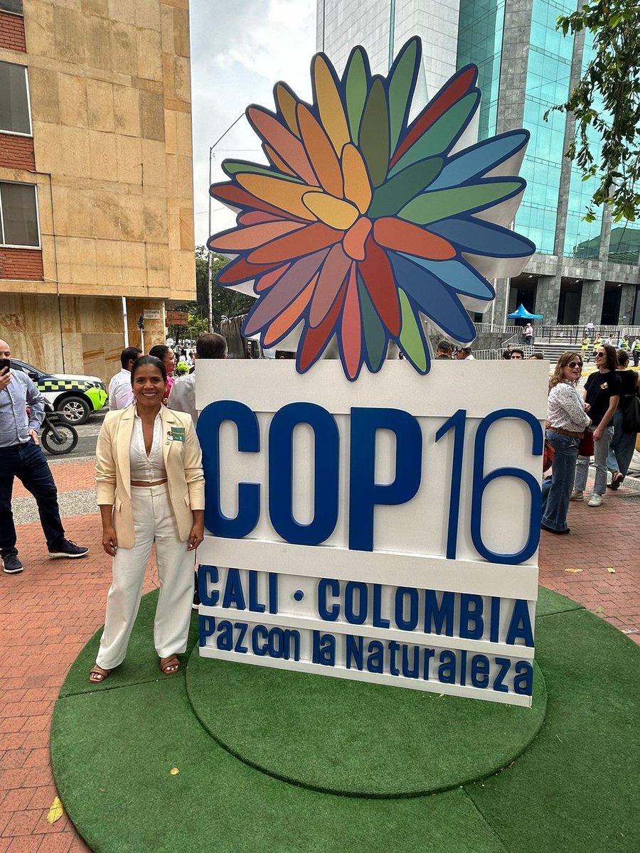 ¡Estamos en la #COP16! Nuestra vicerrectora Elizabeth Flórez de la <a href="/UdeMedellin_/">Universidad de Medellín</a> participa en el panel "Gestión circular de flujos e innovaciones para la protección de la biodiversidad", parte del Simposio Internacional de Economía Circular y Bioeconomía.