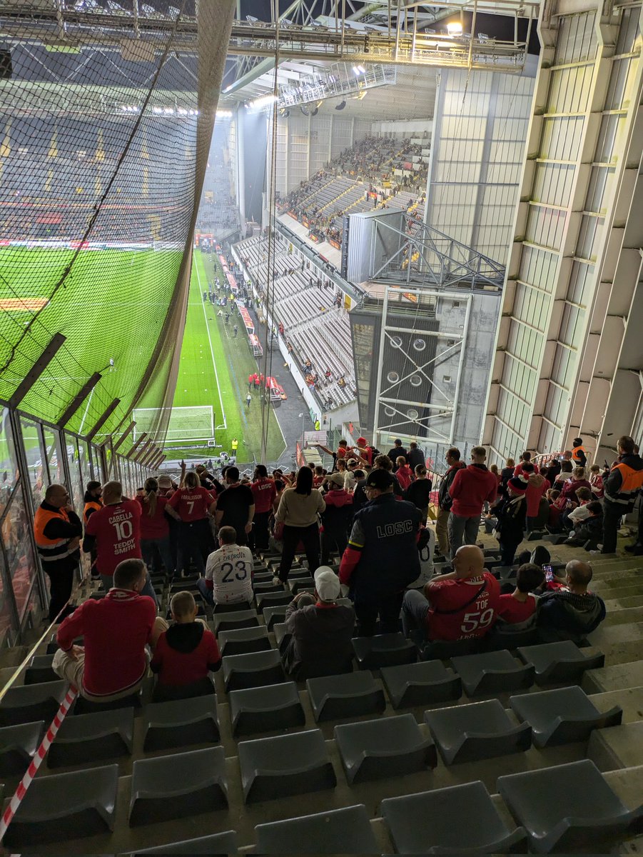 dogue_n's tweet photo. @doguesitalia Pochi ma Lillois
#LilleonTour
#DoguesPompons
#LOSC https://t.co/yuAcIvrU0d