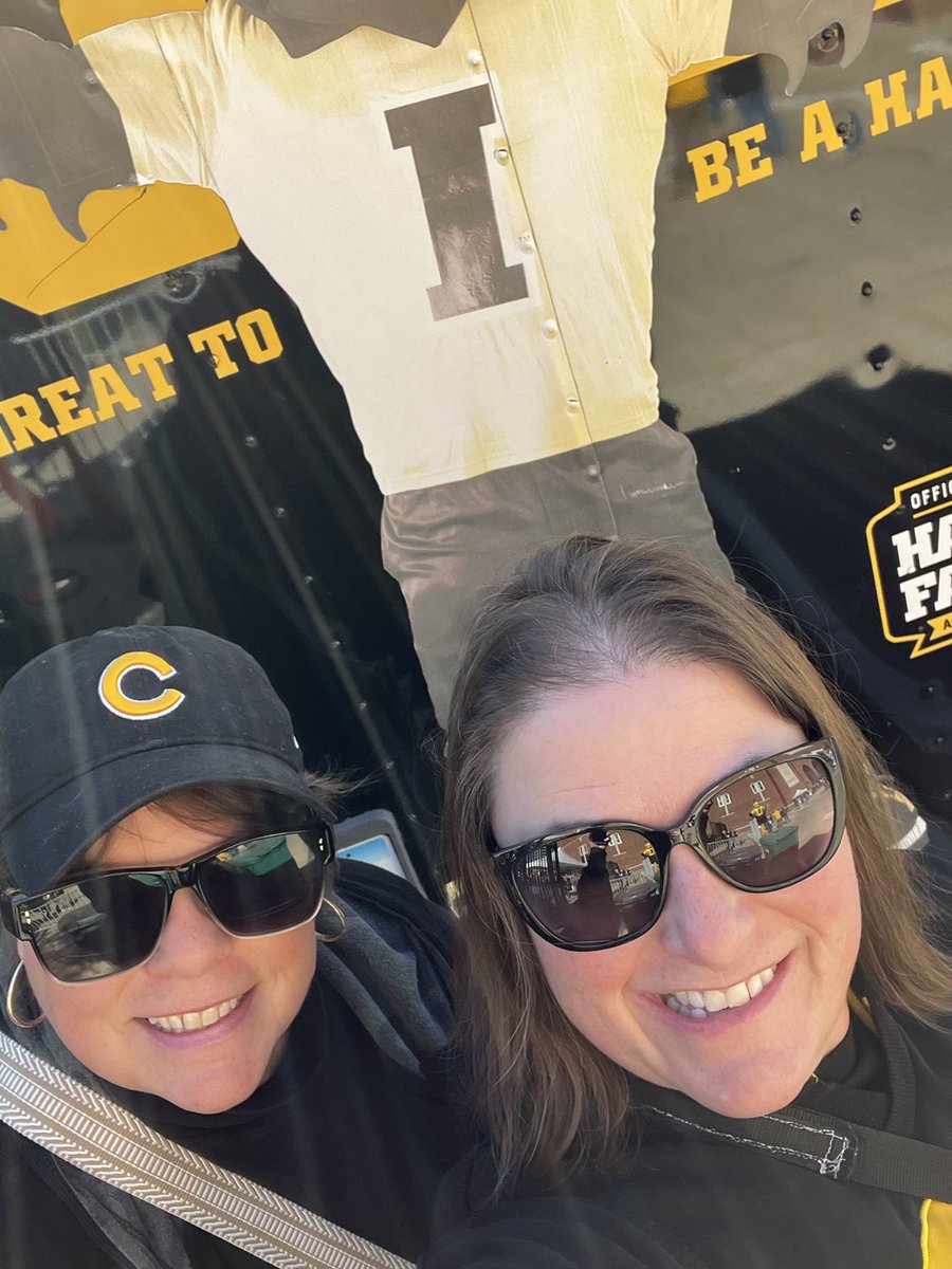 I_like2sing's tweet photo. At #kinnick because IT’S GREAT TO BE A HAWKEYE! #FightForIowa  and Happy Homecoming 💛🖤 https://t.co/u1xndi7ndw