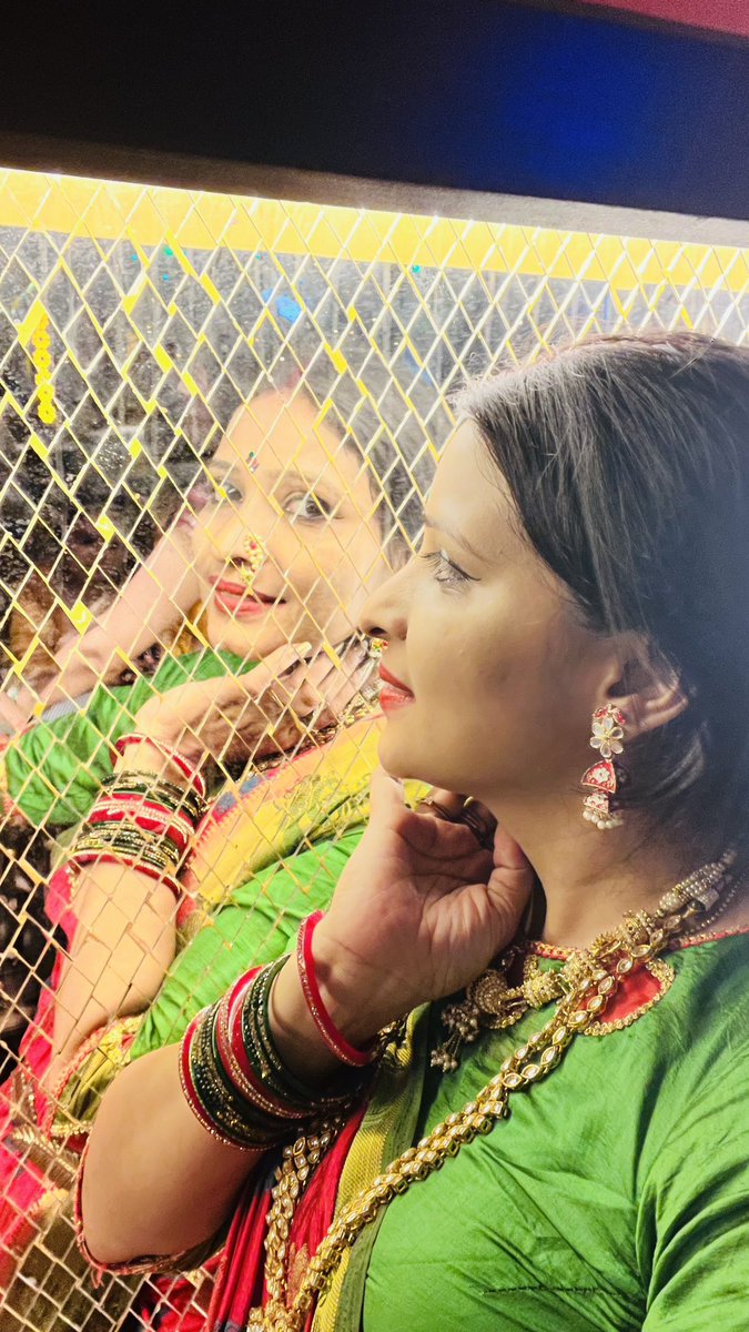kashikichhavi's tweet photo. Half Face of the mood 
Qt and Rt Ur #Half_Face🤗❣️ https://t.co/qV9btomvR9