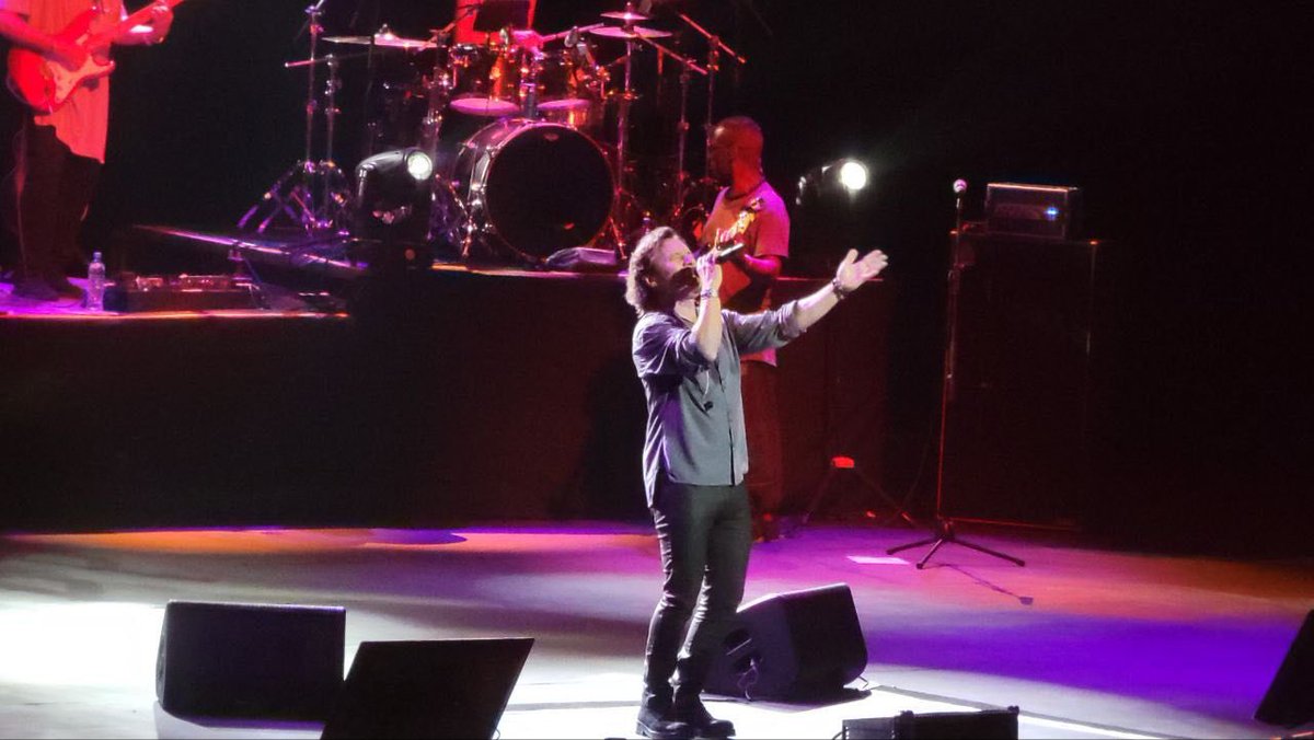 EvelynSalgadoP's tweet photo. #Acapulco se llenó de esperanza con el gran concierto que nos regaló @diegotorres en el #HogarDelSol.

Fue una noche mágica que representa el inicio de una nueva etapa para nuestra agenda turística y de entretenimiento. Estamos listos para recibir con los brazos abiertos a todas y todos en nuestro hermoso destino de playa.

Aquí les comparto algunas fotos de esta gran noche llena de alegría y buena energía.