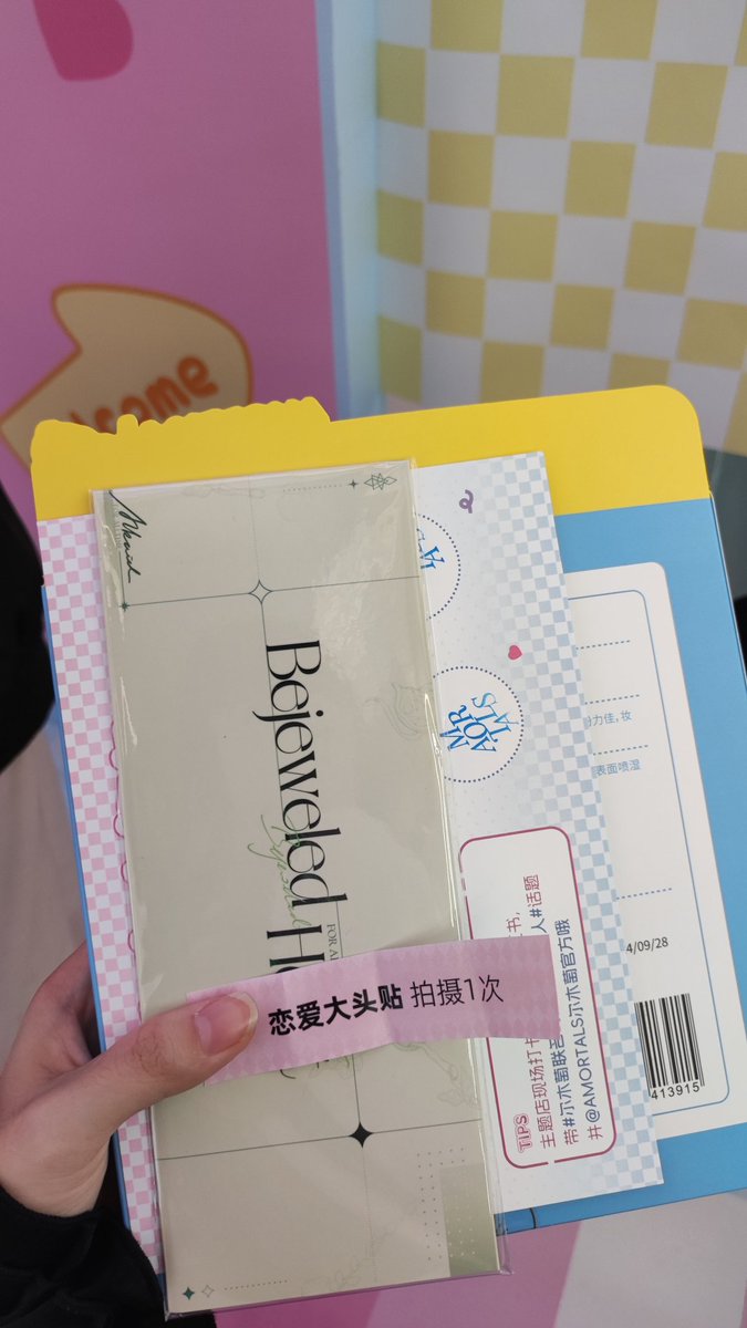 tomateverte00's tweet photo. the best offline collab
AMORTALS recommends visitors to try their make-up products which are placed here so that everyone can look better when taking photos with their favorite characters https://t.co/yzPOKoq8rI