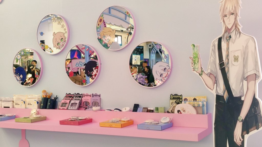 tomateverte00's tweet photo. the best offline collab
AMORTALS recommends visitors to try their make-up products which are placed here so that everyone can look better when taking photos with their favorite characters https://t.co/yzPOKoq8rI