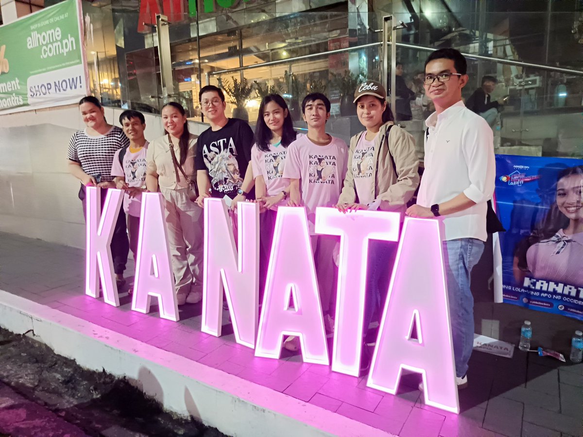 Kanata_TeamLive's tweet photo. Thank you aming Team Live. I know na sobrang busy nyu pero binigyan nyu pa rin ng time c @KanataTapia , till next event guys! Nagsisimula pa lang tayo 🙂 @JoySeneca43478 @elurkmo @lovejakeey_ @RMangindin29956 
@KanataTapiaOFC_
@kanatatrendsofc

#KanataTapia https://t.co/dCiAfVkjSg