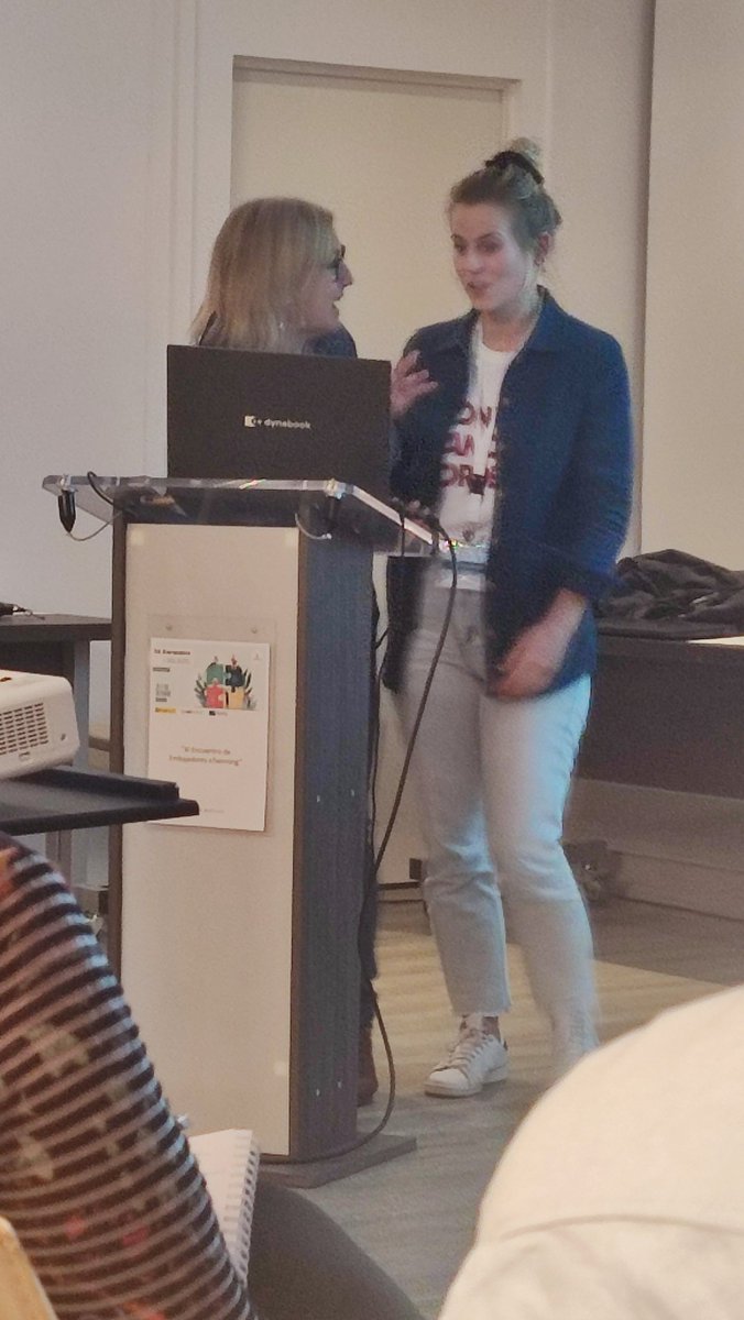 extretwinning's tweet photo. Hablando de buenas prácticas, @maria_matrinpe y la #embajadaviajera para 
 #EmbajadaExt 
@eTwinning_es
@eTwinningEurope
@EduSinFront_Ex https://t.co/8Fw2Vk6gH4