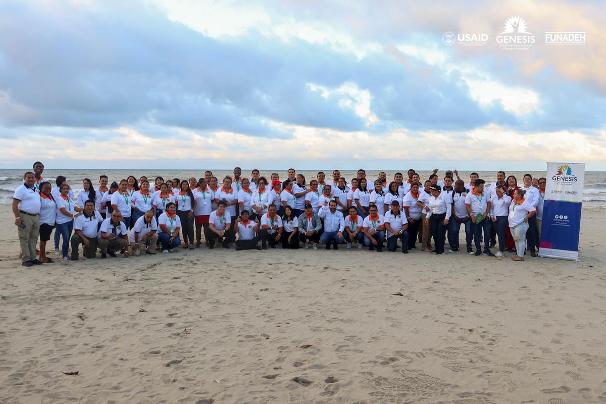 FUNADEH_GENESIS's tweet photo. ¡Éxito rotundo en nuestro IX Encuentro Nacional de socios y coordinadores de los CDAJs "Juntos Transformamos Comunidades"! ✨
Un evento lleno de inspiración, con la presencia de aliados coordinadores y socios, unidos para fortalecer la red de los CDAJs a futuro. https://t.co/vNMkwteKQo
