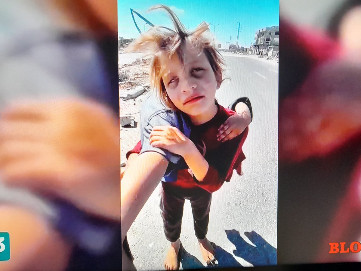 raffanchio's tweet image. &quot;E come potevamo noi cantare
con il piede straniero sopra il cuore
fra i morti abbandonati nelle piazze ..&quot;

Noi come possiamo tacere davanti a queste morti innocenti? Come?

#blobwar #blob @BlobRai3