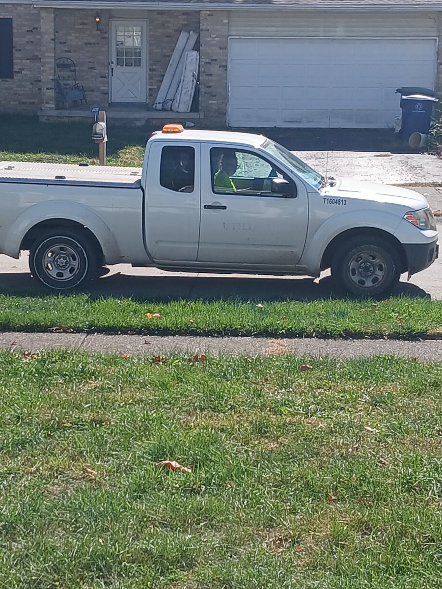 De2Media's tweet photo. @ColumbusCouncil  @ColumbusPolice There is a woman in a pickup truck taking pictures of my home and sitting in front of my mailbox that says she works for the city. Why do you have someone taking pictures of my home? https://t.co/5HUidbLtf7