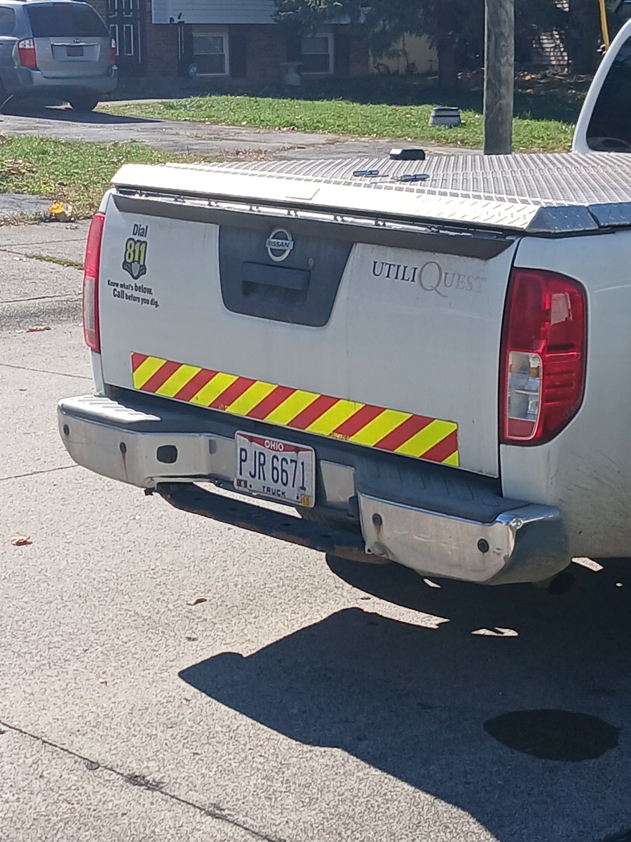 De2Media's tweet photo. @ColumbusCouncil  @ColumbusPolice There is a woman in a pickup truck taking pictures of my home and sitting in front of my mailbox that says she works for the city. Why do you have someone taking pictures of my home? https://t.co/5HUidbLtf7
