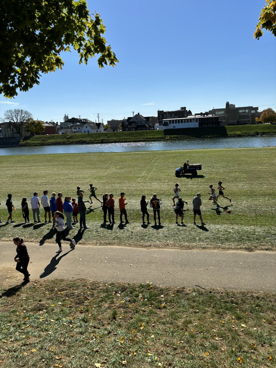 rburn10's tweet photo. Perfect day for the @OHSAASports Regional Cross Country meet. Good luck to our @EAST_HAWKS @LEHS_xc runners competing. https://t.co/M5c61C1oKs