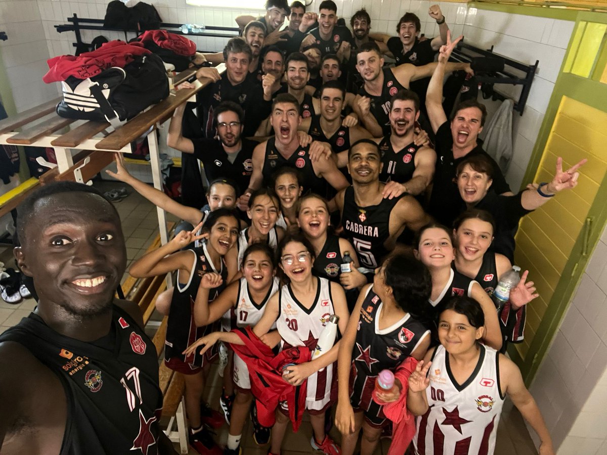 Bisbal Bàsquet //*// (@bisbalbasquet) on Twitter photo SSSSSSSIIIIIIIIIIIÍ!!! La primera al #PavellóVell !!!
El Sol Gironès <a href="/bisbalbasquet/">Bisbal Bàsquet //*//</a> , empès per una AFICIÓ entregada, s'imposa 59-51 al <a href="/CbSalou/">CB Salou</a>
Els 3 primers quarts de màxima igualtat s'han desfet quan els de <a href="/crofes/">Carles Rofes</a> han dominat davant i darrera en l'últim!!!
Ja en tenim 3!!!! SSSSSSSIIIIIIIIIIIÍ!!! La primera al #PavellóVell !!!
El Sol Gironès <a href="/bisbalbasquet/">Bisbal Bàsquet //*//</a> , empès per una AFICIÓ entregada, s'imposa 59-51 al <a href="/CbSalou/">CB Salou</a>
Els 3 primers quarts de màxima igualtat s'han desfet quan els de <a href="/crofes/">Carles Rofes</a> han dominat davant i darrera en l'últim!!!
Ja en tenim 3!!!!