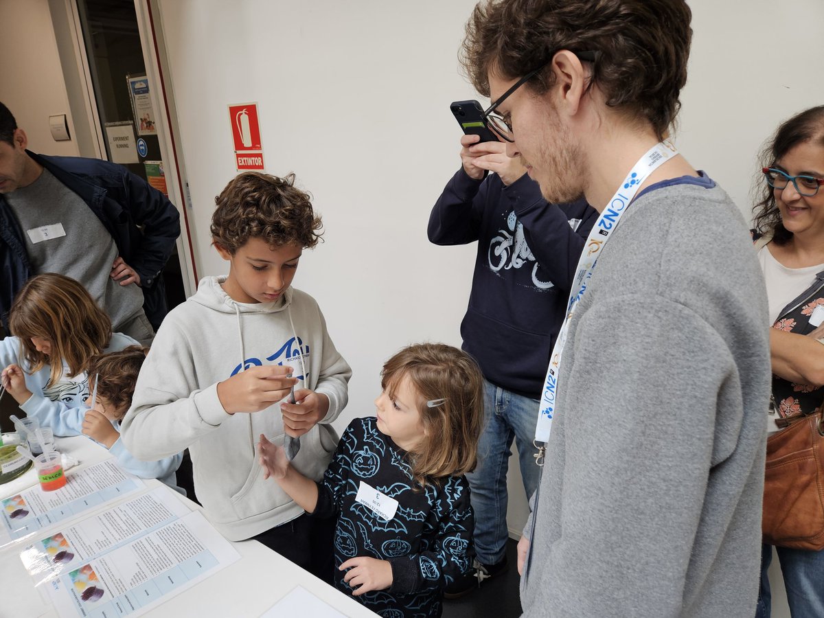 MagneticNanos's tweet photo. Jessica and Enric, from @magneticnanos have participated as volunteers at the @icn2nano Open Day for family and friends ORGANIZED in collaboration with @mandarinanewton sharing the magic of magnetism with people. It has been a very special day for us https://t.co/DRsCG45QHd