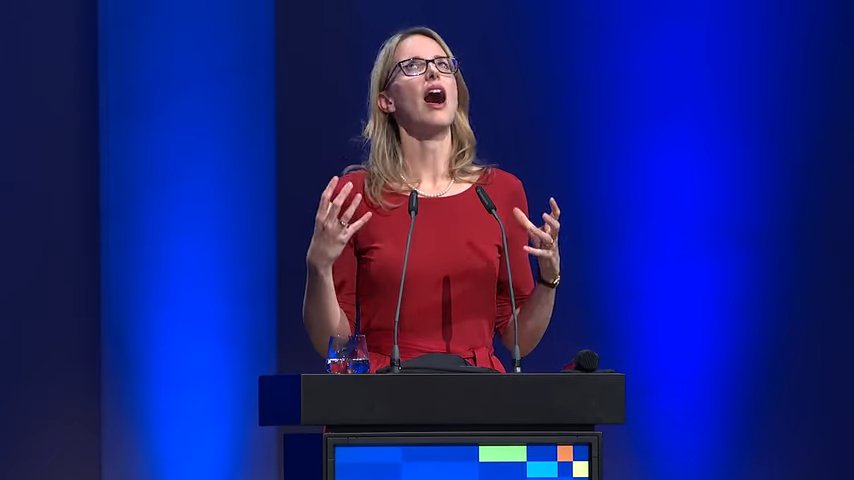 Eine Momentaufnahme. Frau Alena #Buyx feiert das "qualifizierte Mißtrauen". Ihre vollständige Rede auf der acatech Festveranstaltung am 15.10.2024 (Ich kann nur empfehlen, sich ganz warm anzuziehen in Anbetracht dieser Eiseskälte):

youtube.com/watch?v=ka2f9x…