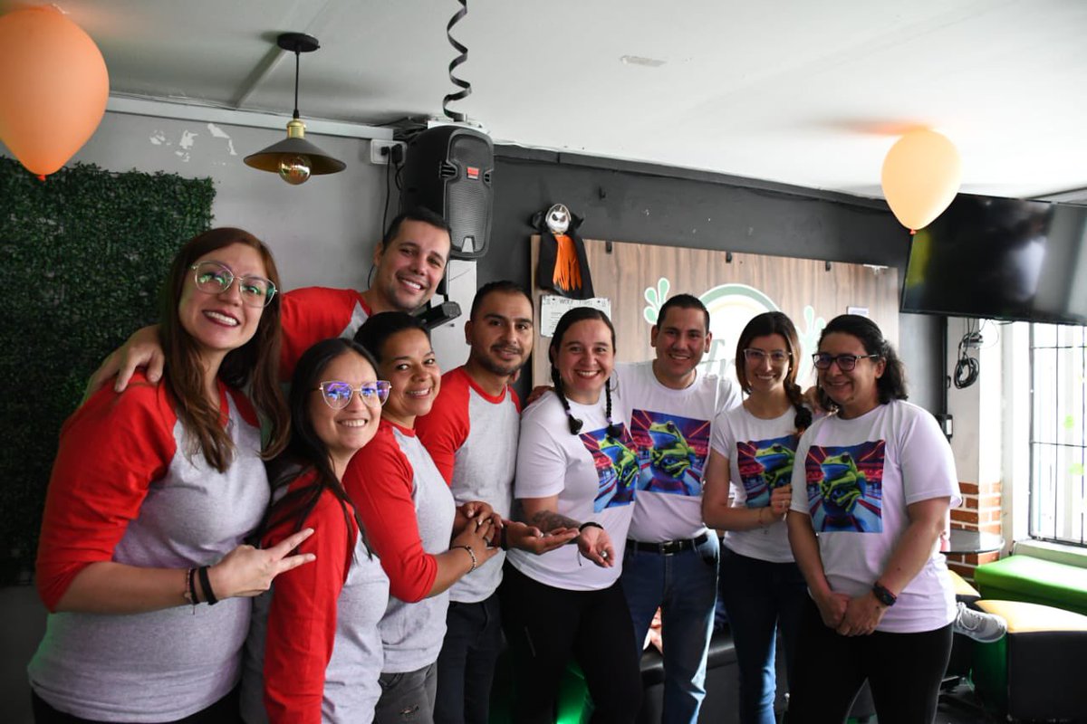 ServicioCivilD's tweet image. El #PoderDelBienEstar brilla en los X Juegos Deportivos Distritales. 🎉 Hoy en la mañana se jugó la final de rana, una competencia llena de emoción y compañerismo. 🐸 ¡Conoce los mejores momentos y déjanos tu like para seguir contagiándonos de esta celebración deportiva!