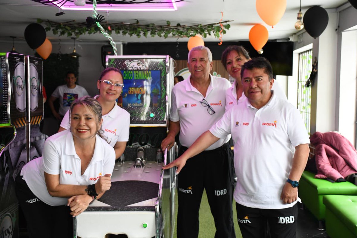 ServicioCivilD's tweet image. El #PoderDelBienEstar brilla en los X Juegos Deportivos Distritales. 🎉 Hoy en la mañana se jugó la final de rana, una competencia llena de emoción y compañerismo. 🐸 ¡Conoce los mejores momentos y déjanos tu like para seguir contagiándonos de esta celebración deportiva!