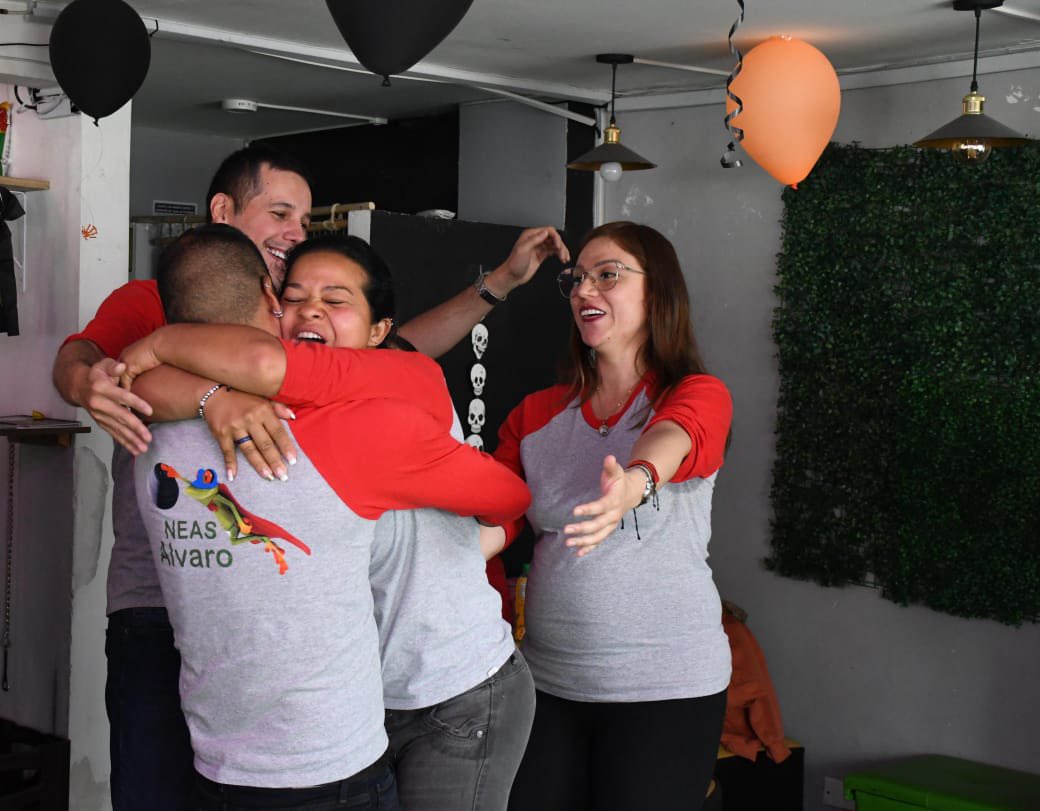 ServicioCivilD's tweet image. El #PoderDelBienEstar brilla en los X Juegos Deportivos Distritales. 🎉 Hoy en la mañana se jugó la final de rana, una competencia llena de emoción y compañerismo. 🐸 ¡Conoce los mejores momentos y déjanos tu like para seguir contagiándonos de esta celebración deportiva!