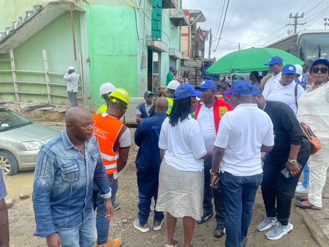 bric_cm's tweet photo. [Visite de Chantier]
Retour en images sur la visite des grands conseillers de la #CUD, il a ��té question de leur présenter les travaux, d'en faire l'état d'avancement et les difficultés rencontrées.
BRIC, résolument engagé de faire de #Douala, un lieu où il fait beau vivre ✊🏾 https://t.co/TPLGGJkPyD
