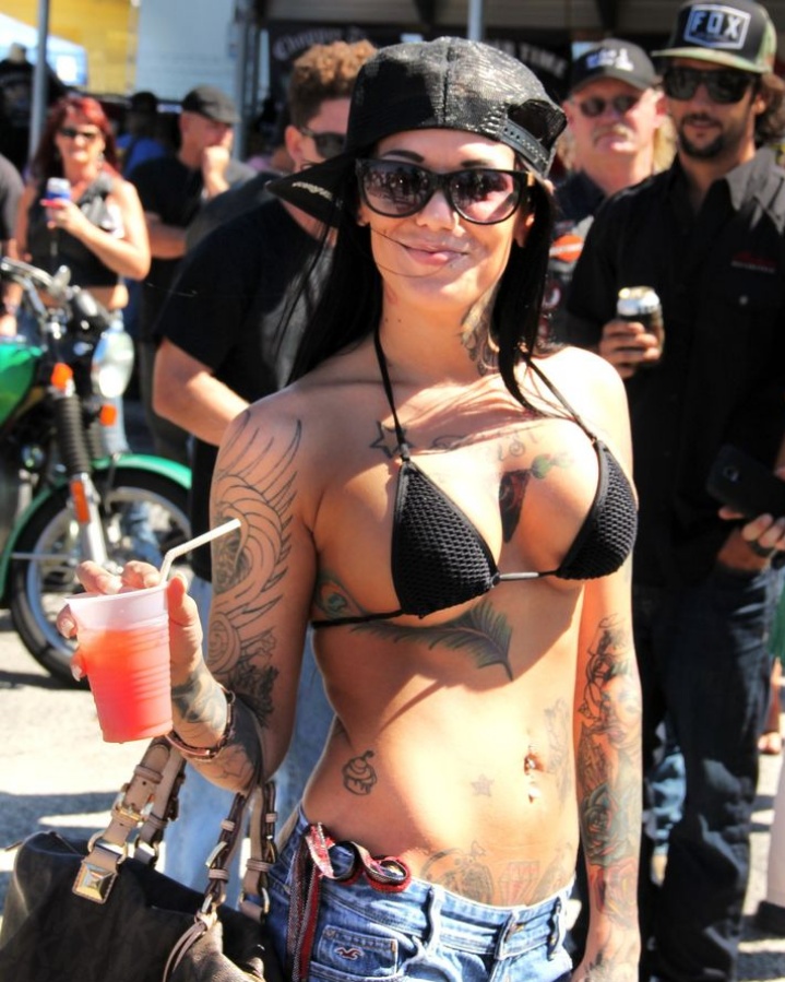 OSB_Magazine's tweet photo. Willie's Tropical Tattoo ChopperTime   in 2015 by Miserable George Guignet  

#bikerbabes #choppertime #harleydavidson https://t.co/mdrvh4mIWC