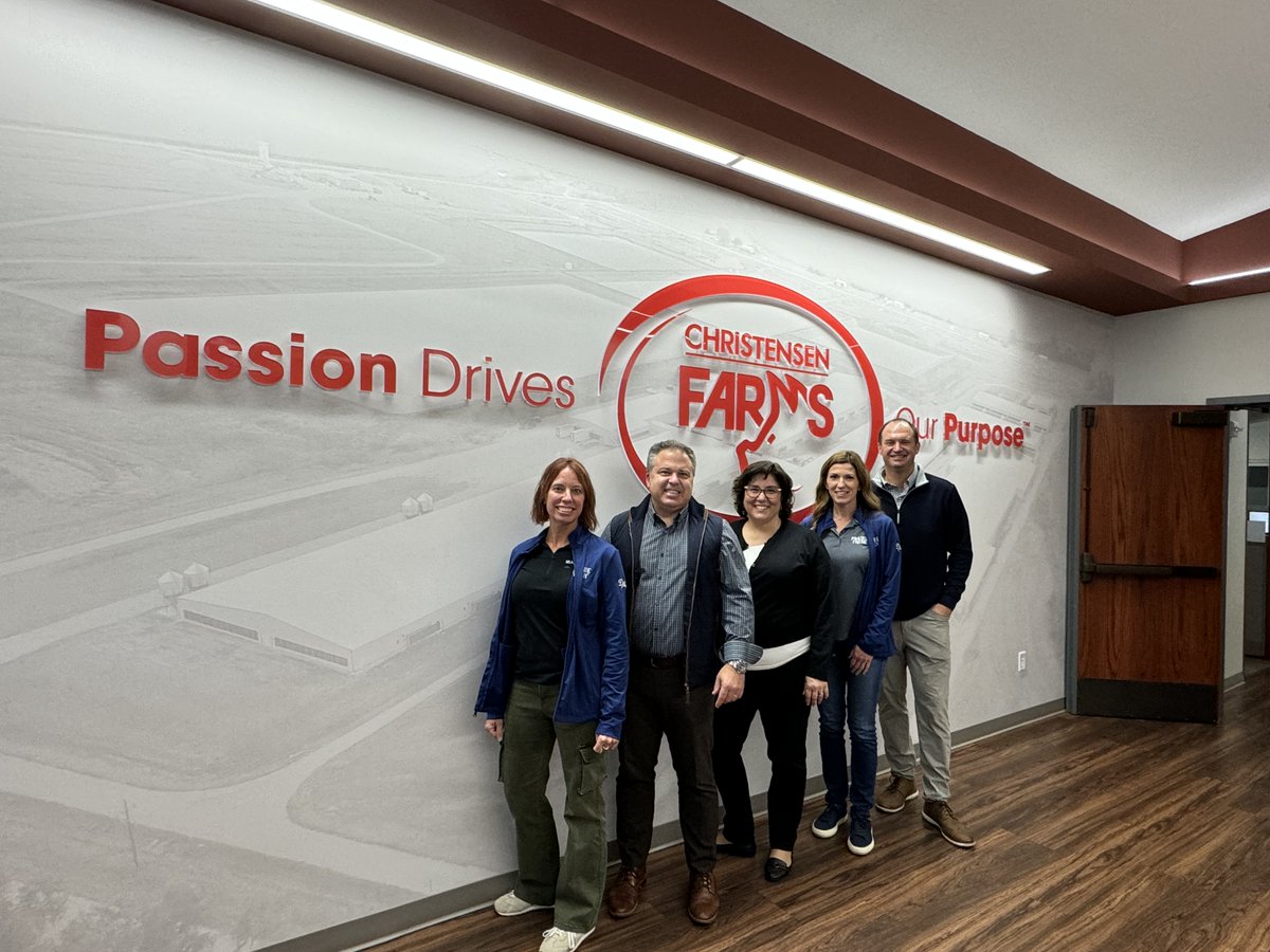 This week. we were excited to welcome members from Seaboard Triumph Foods to talk about sustainability and on-farm practices that make Prairie Fresh and Daily's Premium Meats so great!  

#ChristensenFarms #Sustainability