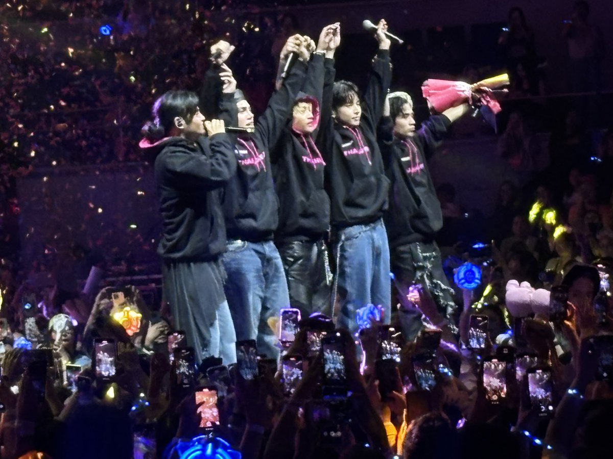 yvbr_WAS's tweet photo. Happy Anniversary my favorite 5 @SB19Official 💕
Mahal, hanggang sa huli… 🥰

SB19 ANIMBERSARY CONCERT
@SB19Official #SB19
#SB19DunkinPHThanksgi𝗩𝗜ng https://t.co/0mDyhlY1j3