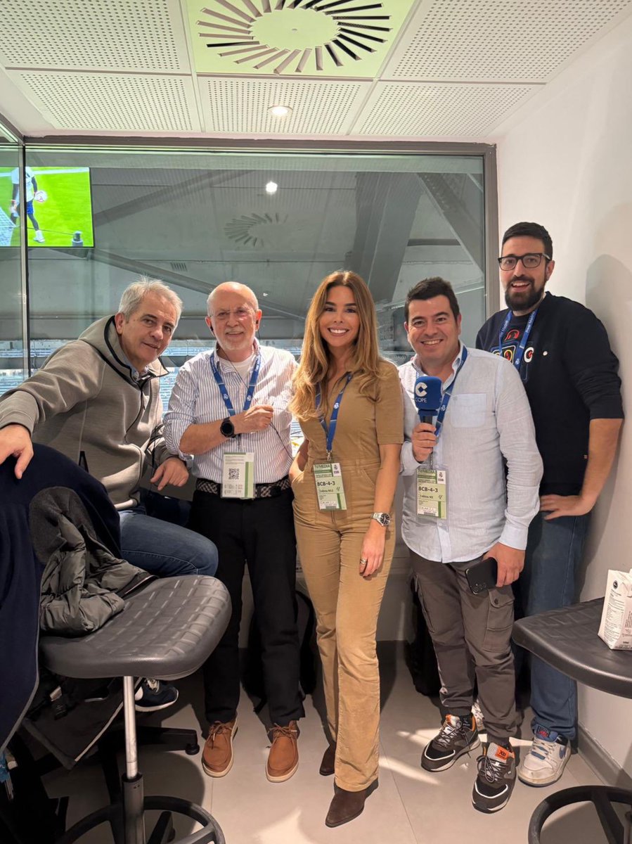 Todos preparados en el Bernabéu 
Que empiece ya  <a href="/tjcope/">Tiempo de Juego</a> 
OLIVEROS, <a href="/miguelitocope/">Miguel Ángel Díaz</a>  <a href="/HelenaCondis/">Helena Condis Edo</a>  <a href="/sergiotalavr/">Sergio Jiménez</a> 
!!!!!! Dale Paquito!!!!!!