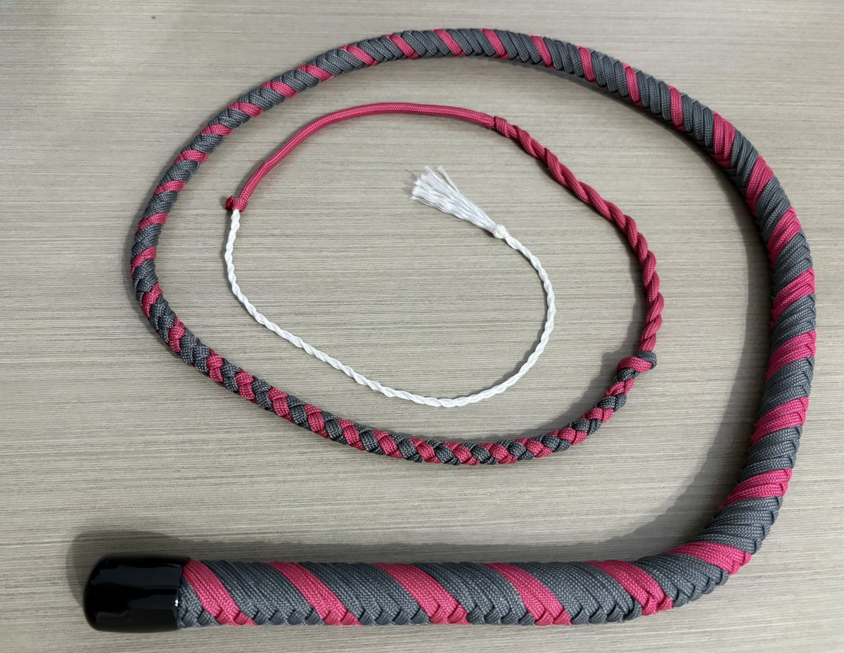 新製作的3英尺短鞭，非常喜歡這次的配色，而且經過改良揮起來比上一條順很多