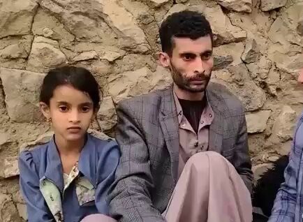 #صنعاء
والد الطفلة "جنات" في السجن بعد رفضه ضغوط حوثية للتنازل عن قضية ابنته

يقبع والد الطفلة "جنات طاهر السياغي" التي تعرضت للاغتصاب في وقت سابق، من قبل مشرف تابع لميليشيا الحوثي، في السجن التابع لنيابة الاستئناف بصنعاء، إثر رفضه الاستجابة لضغوط من قبل قيادات في ميليشيا الحوثي