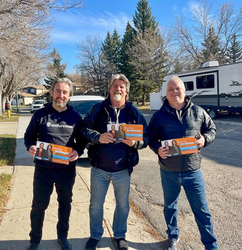 UniforTheUnion's tweet photo. Today is the last day to vote early in the Sask election. Unifor members are out on the doorsteps reminding voters just how terrible the Scott Moe govt has been for workers.
Find out where you can vote today, or on election day on Monday: https://t.co/esP9llKDpM
#skelection https://t.co/3zg89JtwoG