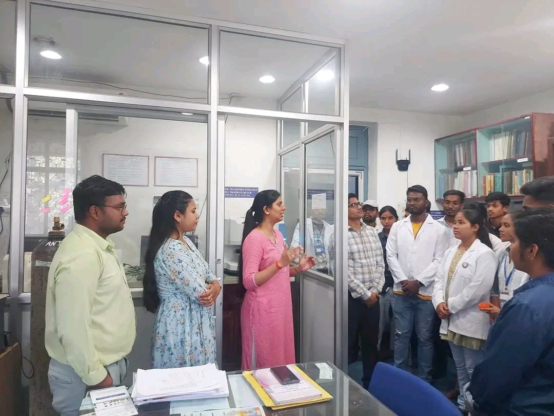 DST_PURSE_PRSU's tweet photo. Hosted our second SSR activity with students from Govt. College Bagbahara, Mahasamund, Chhattisgarh. They explored our facilities and learned about research opportunities under the DST PURSE Project. Excited to empower future researchers! #SSRActivity #DSTPURSE"PRSU https://t.co/wniSoei6jX