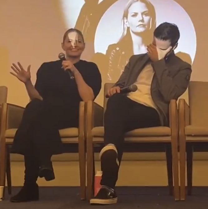 Sweeney_Depp's tweet photo. The true royalty of OUAT 👑👑

#CaptainSwan https://t.co/drhBpWfuRs