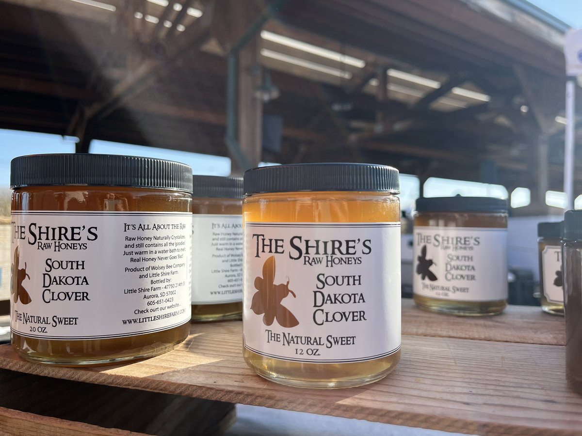 Final weekend of the year at Falls Park Farmers Market 🌸🍂🥬