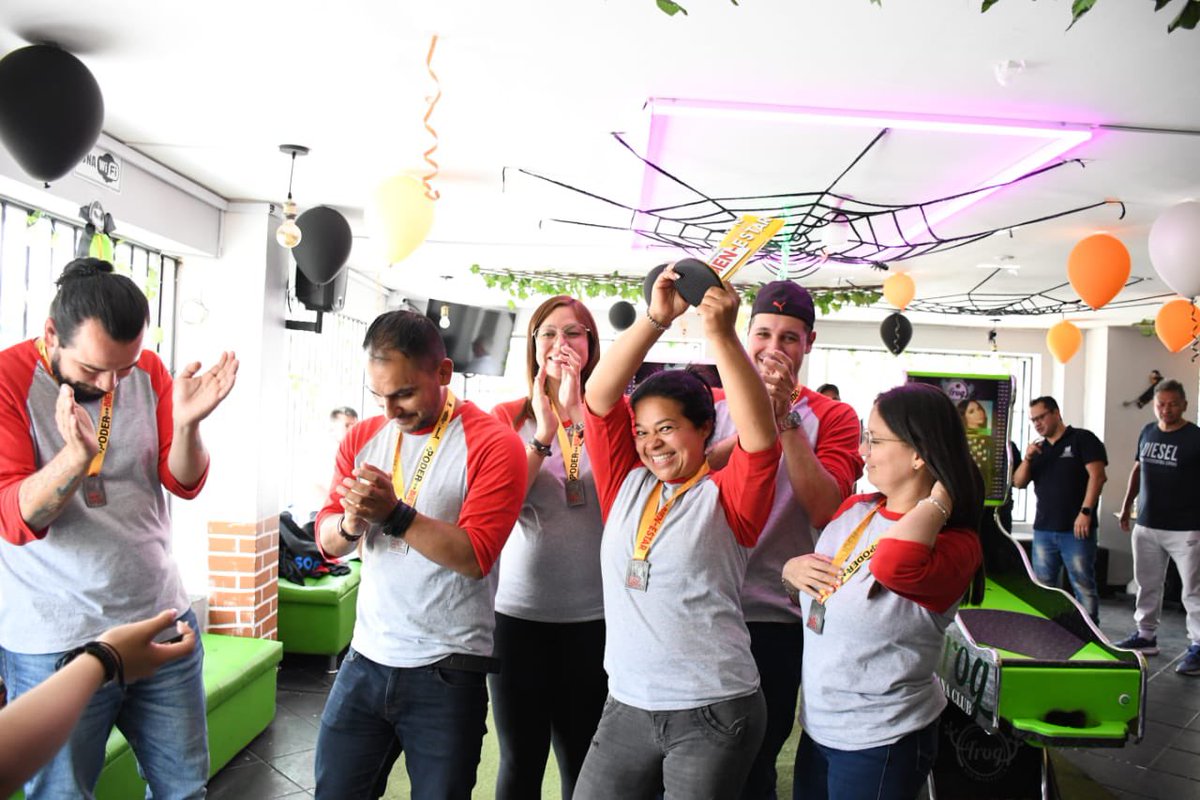 ServicioCivilD's tweet image. 🐸 ¡Conoce a los campeones de la final de rana en los X Juegos Deportivos Distritales! 🏆 
🥇 Salud Tin Tin - @SectorSalud
🥈 Neas - @Educacionbogota 
🥉 Lanzadores - @idubogota  
Gracias por representar el #PoderDelBienEstar en esta gran competencia. ¡Felicidades!