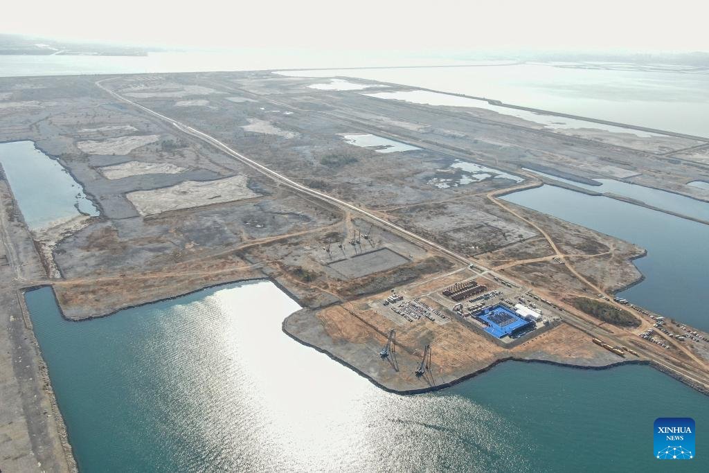 Ma_WuKong's tweet photo. 🇨🇳Empiezan las obras de la que será el aeropuerto sobre tierra ganada más grande del mundo, en Dalian, la República Popular China.

Construido sobre el mar, en una isla artificial, se espera que esté listo en 2026.