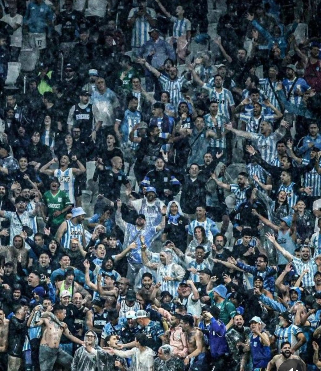 Una imagen Unica, Magica!!
La Imagen de la Pasion !
Vamos la Acade🩵⚽🩵