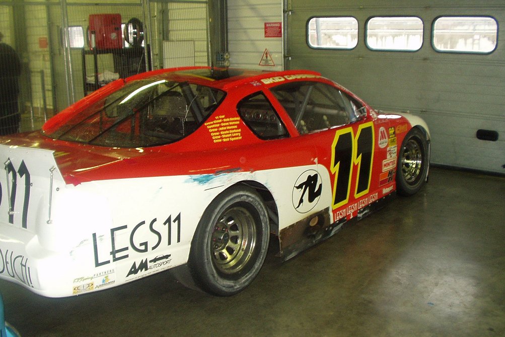 AscarRacing's tweet photo. #SkidCarrera 🇬🇧 (1⃣1⃣ Kidd-Richardson Racing Chevrolet) at #DaysOfThunder Rounds 11 & 12 on October 3rd 2004.
Results:
R11 - 14th
R12 - 13th
2004 C'ship: 15th - 1345 Pts
Rookie C'ship: 🥉
Best Finish: 7th
📸 M Coull / S Adams / M Screaton
#ASCAR #Rockingham #AscarRacing https://t.co/f4tbHfIITy