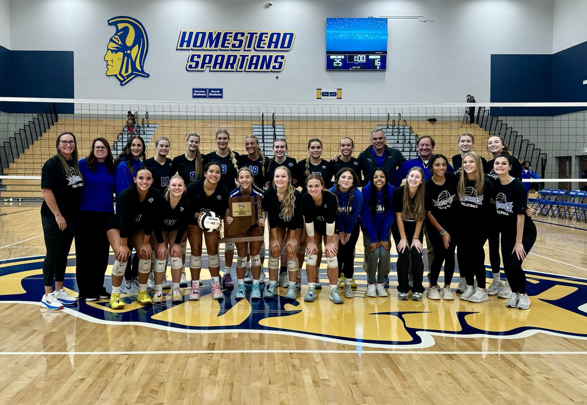 hseroyalsvball's tweet photo. Regional Champions https://t.co/neHcJdrhDi